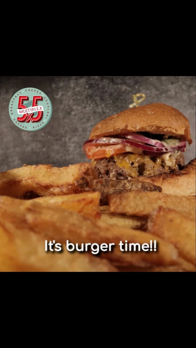 It's burger time!!!🤤
.
.
#mykonosgreece #5x5mykonos #burger #cheesburger #5x5multiplex #mykonosburger #lunch #mykonosfood